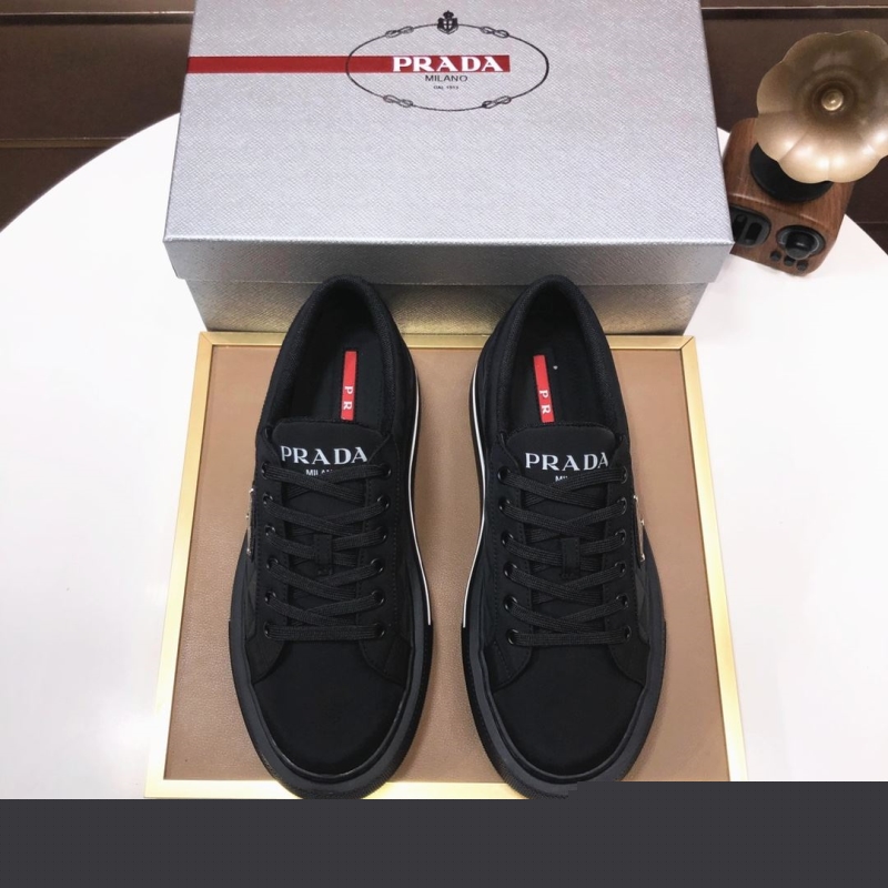 Pra*a casual shoes
